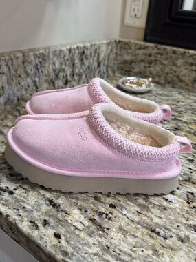 Girl’s Pink Uggs. Size 13K